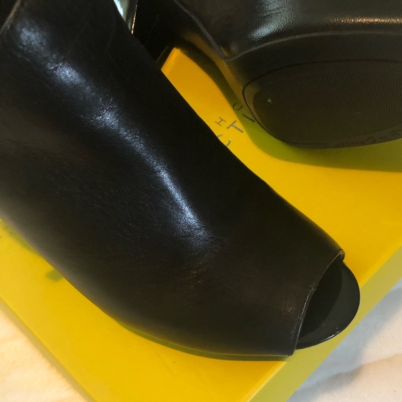 KENNETH COLE REACTION PEEP TOE HEELS - Picture 4 of 4